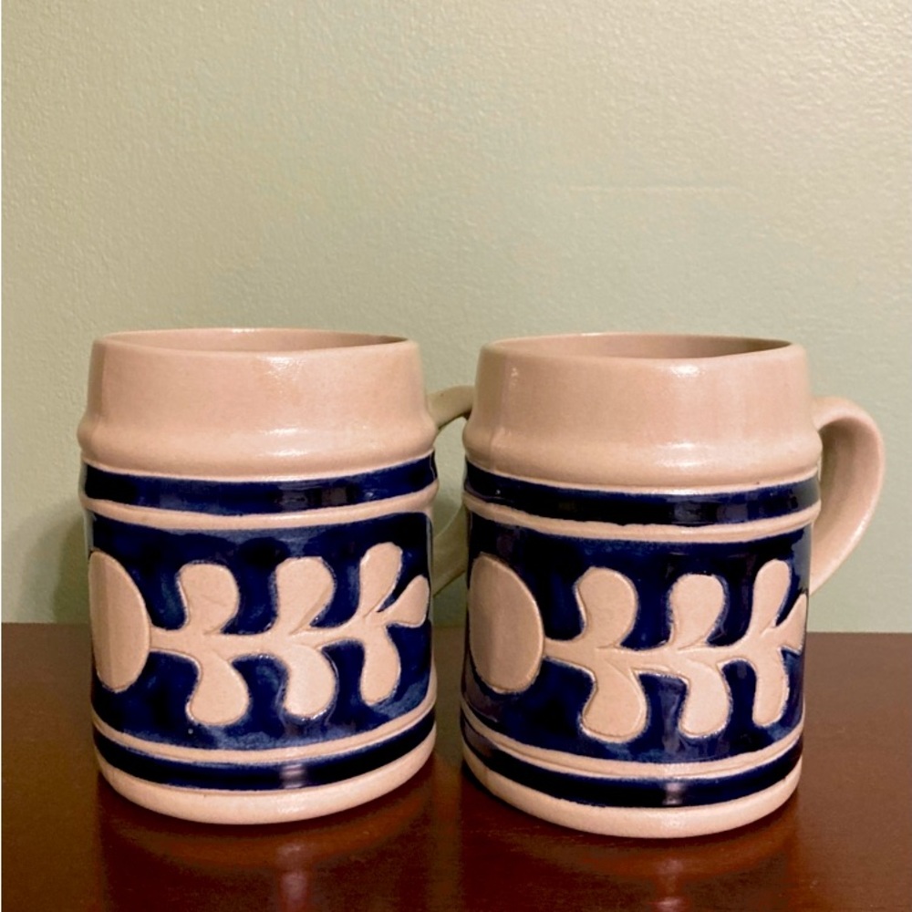 Vintage Colonial Williamsburg Pottery Cobalt Blue Leaf Mug/Steins set of 2.